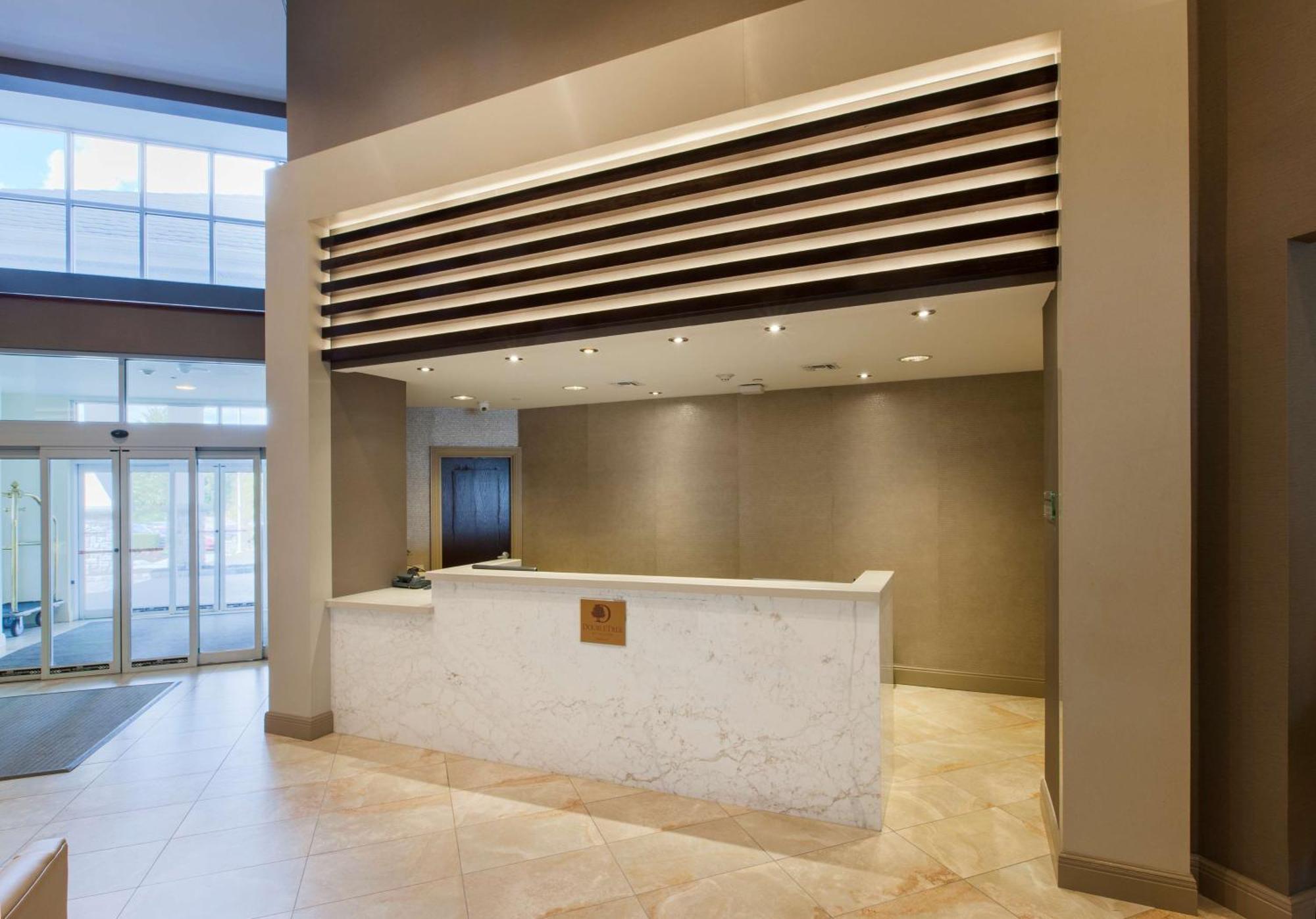 Hotel Doubletree By Hilton Nanuet Exterior foto